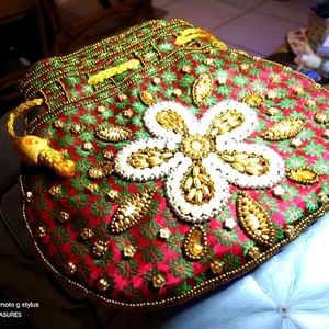 DRAWSTRING BAG/ XL-EXTENDED SHOULDER/BODY STRAP. FULLY LINED. GOLD SILK THREADS.